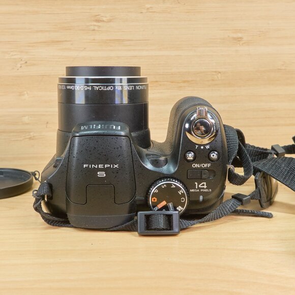Fuji Fujifilm FinePix S2950 14MP Digital Camera, with 18x Zoom - Picture 5 of 8